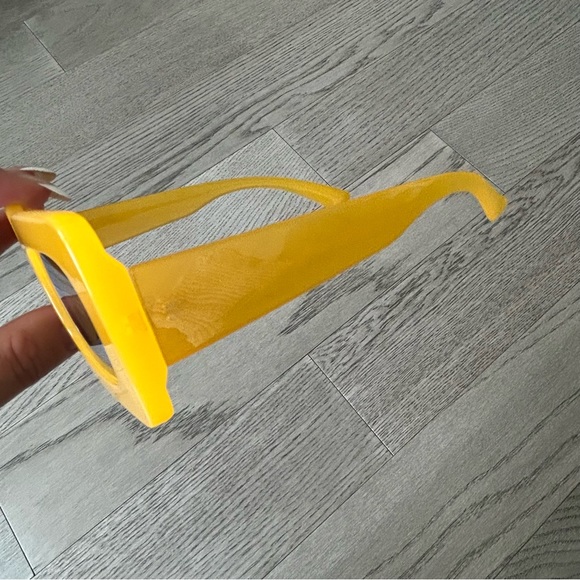 Margot Chunky Rectangular Sunglasses - Picture 4 of 4